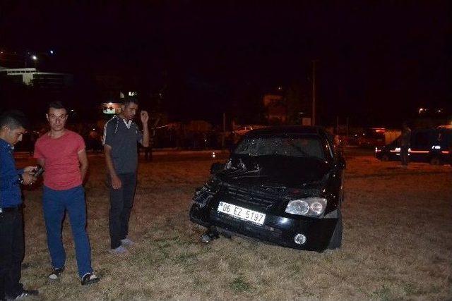 Otomobilin Çarptığı Kamyonet Alt Geçide Uçtu: 2 Ağır Yaralı