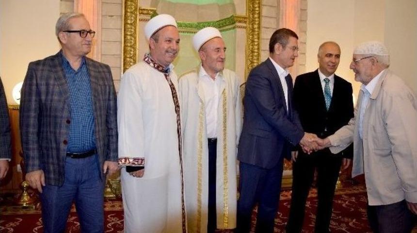 Başbakan Yardımcısı Nurettin Canikli, Giresun&rsquo;da Bayram Namazını Kıldı