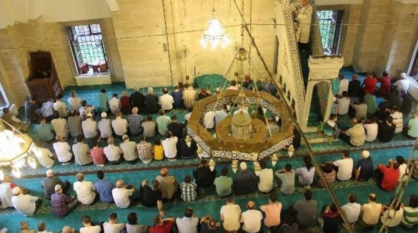 Tekirdağ&rsquo;da Bayram Namazında Camiler Doldu Taştı
