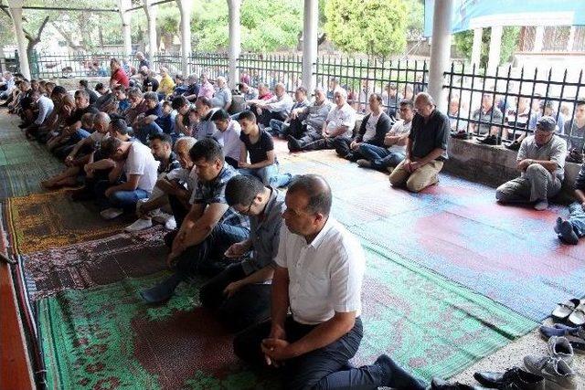 Tekirdağ’da Bayram Namazında Camiler Doldu Taştı