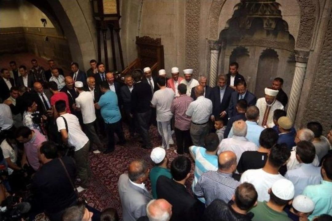 Memduh B&uuml;y&uuml;kkılı&ccedil; Vatandaşlarla Bayramlaştı