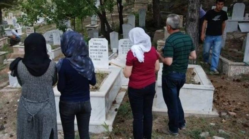 Çameli’deki Kabirlerde Bayramlaşma Yoğunluğu