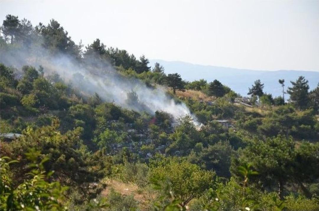 Yangın S&ouml;nd&uuml;rme Helikopteri Altında Soğuk Duş