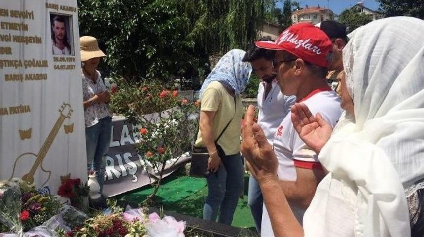 &Uuml;nl&uuml; Sanat&ccedil;ı Barış Akarsu, &Ouml;l&uuml;m&uuml;n&uuml;n 9. Yıl D&ouml;n&uuml;m&uuml;nde Anıldı