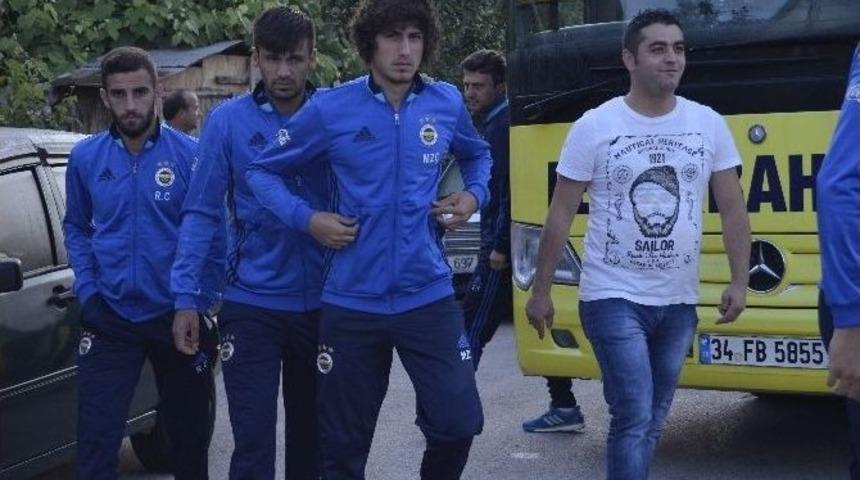 Fenerbah&ccedil;eli Futbolcular Bayram Namazında