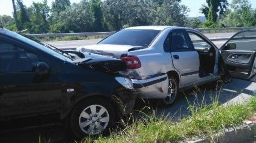 Hasta Naklinden D&ouml;nen Sağlık Ekibi, Kazaya M&uuml;dahale Etti