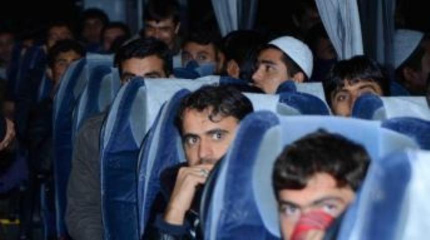 Yasa Dışı Yollardan Bulgaristan&rsquo;a Ge&ccedil;meye &Ccedil;alışan 38 Ka&ccedil;ak Yakalandı