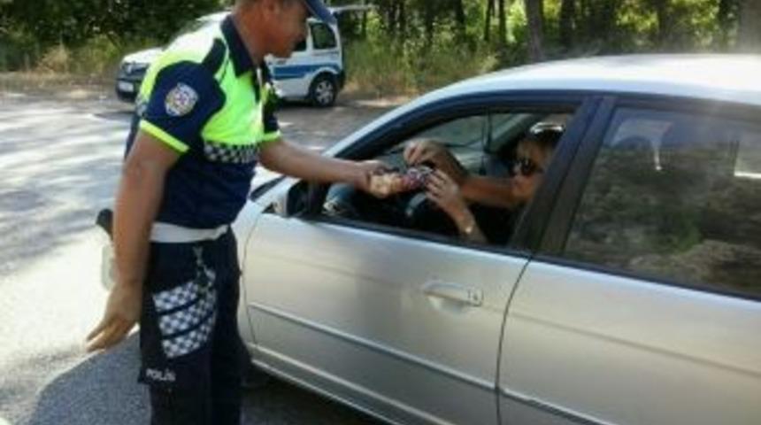 Polis Ceza Değil Şeker Dağıttı