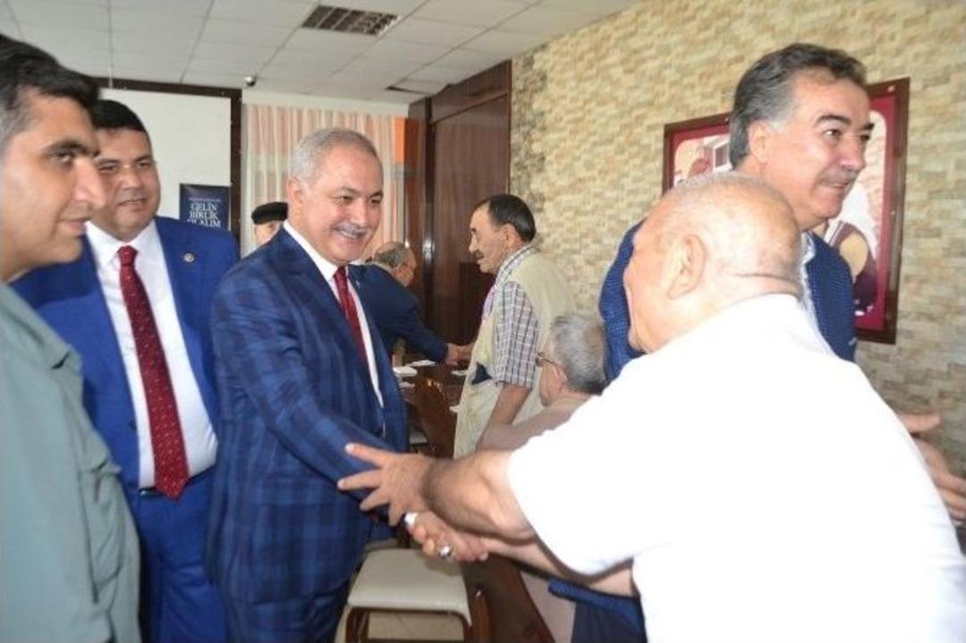 Bayramda Yaşlılar Unutulmadı