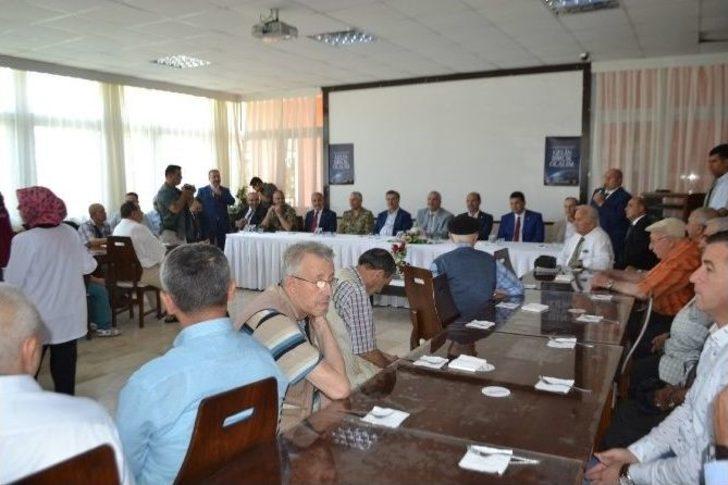 Bayramda Yaşlılar Unutulmadı G4