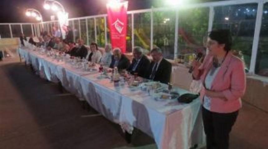 &Ccedil;etin: "bayramlar, İyilik Ve G&uuml;zelliklerin Yoğun Olarak Yaşandığı Huzur İkliminde Ge&ccedil;irilen G&uuml;nlerdir"