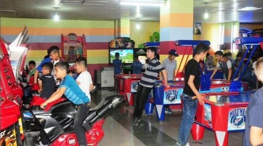 Bayramda &Ccedil;ocuklar Oyun Parklarına Akın Etti