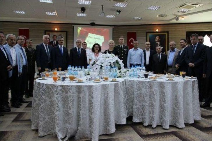 Manisa Protokolü Bayramlaştı G4