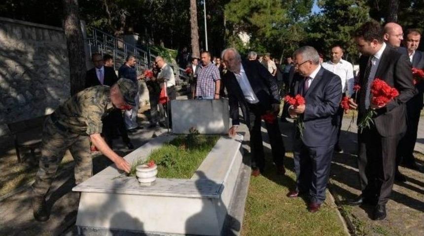 Protokolden Hava Şehitliği’ne Ziyaret