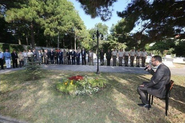 Protokolden Hava Şehitliği’ne Ziyaret