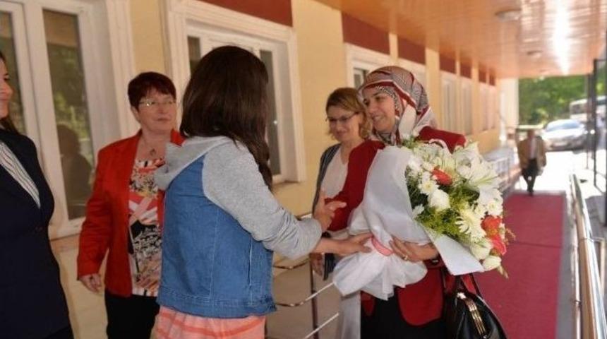 Vali Ve Eşinden Bayram Ziyareti