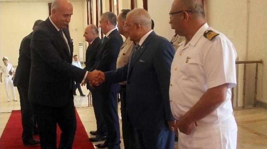 Vali &Ccedil;akacak, Kamu G&ouml;revlileri Ve Vatandaşlarla Bayramlaştı