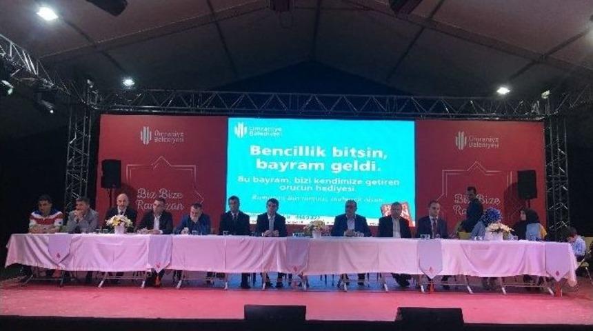 Başkan Hasan Can, Vatandaşlar Ve İl&ccedil;e Protokol&uuml; İle Bayramlaştı