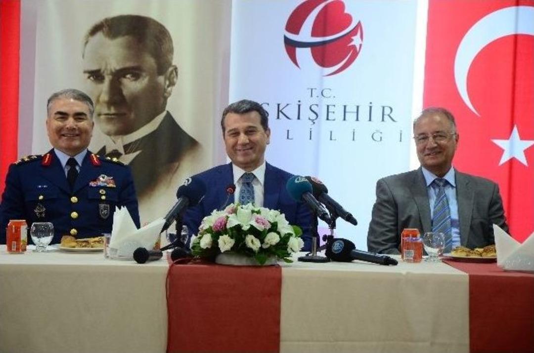 Eskişehir&rsquo;de Protokol &Uuml;yeleri Bayramlaştı