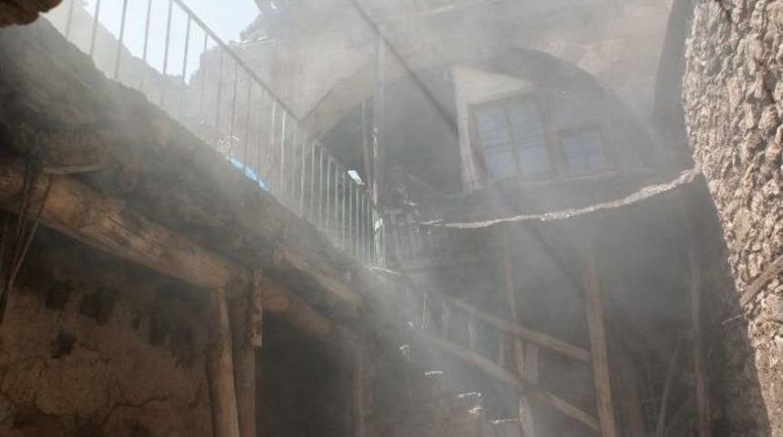 &Ccedil;ermik&rsquo;te Yangın Faciası: 2&rsquo;si &Ccedil;ocuk, 3 &Ouml;l&uuml;