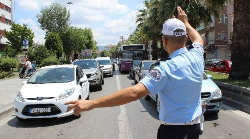 &Ccedil;anakkale&rsquo;de Feribot Kuyruğu