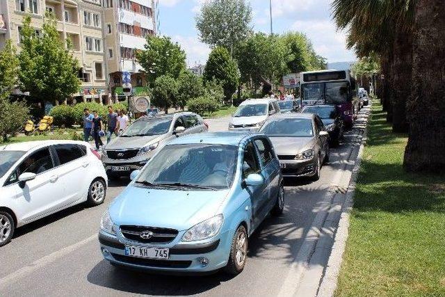 Çanakkale’de Feribot Kuyruğu