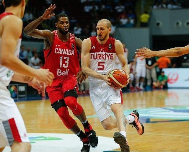 A Milli Basketbol Takımı, Kanada’ya Boyun Eğdi