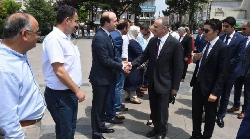 Bakan &Ouml;zl&uuml; D&uuml;zce Belediyesi Bayramlaşmasına Katıldı