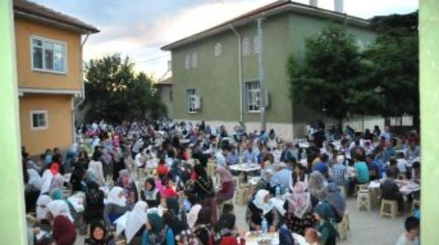 Akşehir&rsquo;deki Son Mahalle İftarı Karah&uuml;y&uuml;k Mahallesi&rsquo;nde Yapıldı