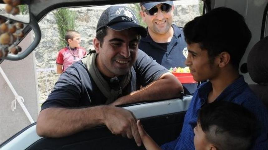 Cizre&rsquo;de Polis, Halkla Bayramlaştı