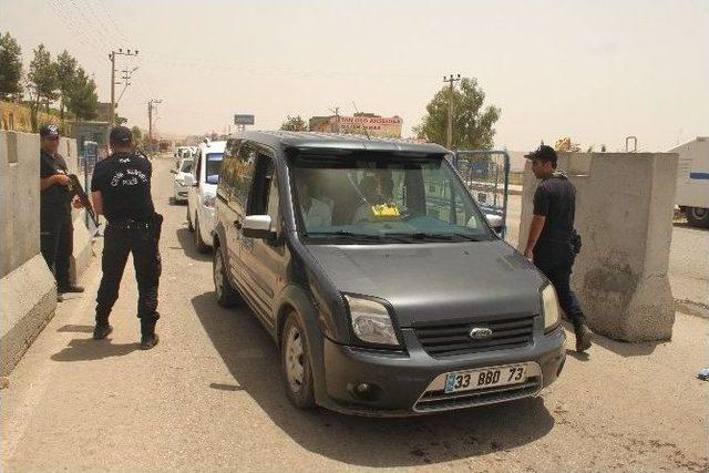 Cizre’de Polis, Halkla Bayramlaştı