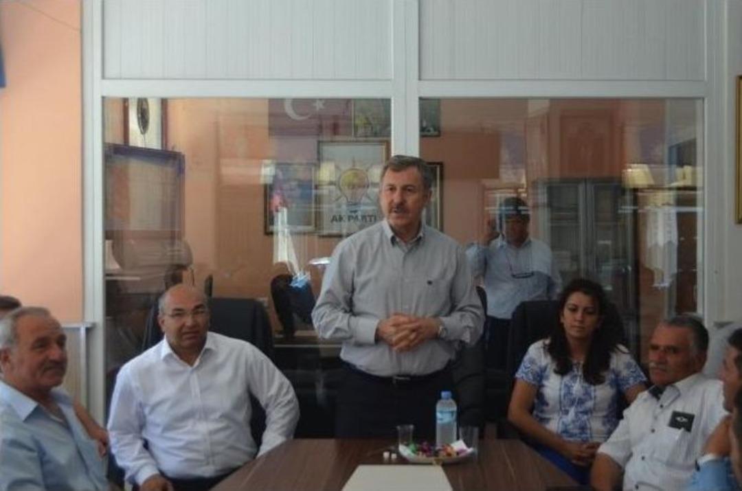 Ak Partili &Ouml;zdağ, Selendi&rsquo;de Partilileriyle Bayramlaştı