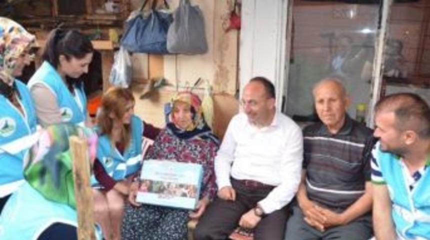 Başkan Üzülmez, Yaşlı Vatandaşları Ziyaret Etti