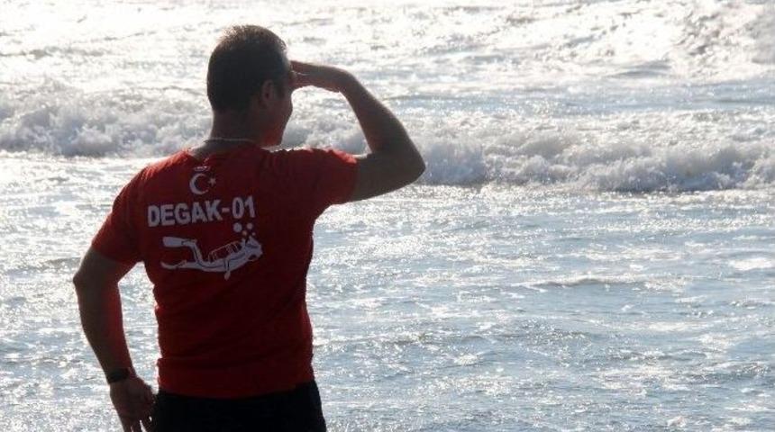 Dalgalara Kapılan Genç Kayboldu