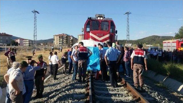 Denizli’de Hemzemin Geçitte Kaza: 4 Ölü