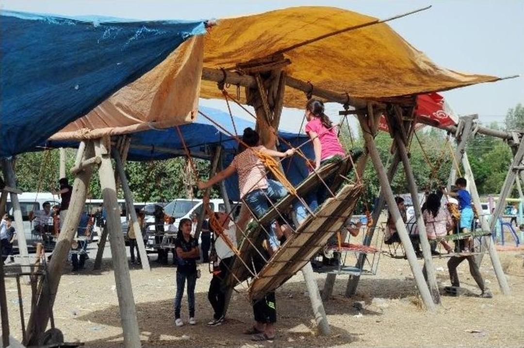Cizreli &Ccedil;ocukların &ldquo;salıncak&rdquo; Keyfi