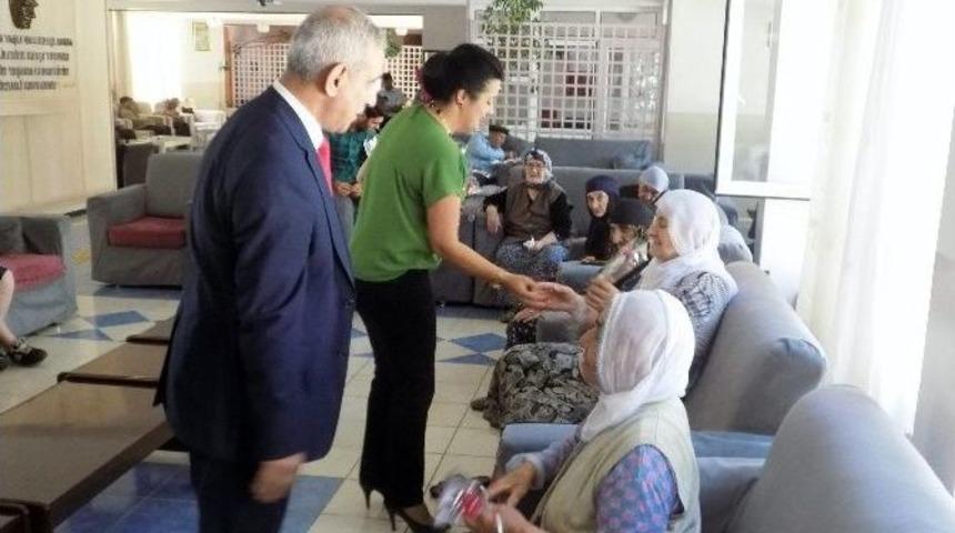 Bayramda Yaşlıları Unutmadılar