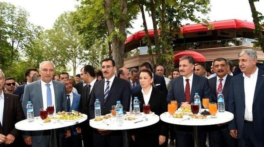 Bakan T&uuml;fenkci Malatya&rsquo;da Bayramlaşma T&ouml;renine Katıldı