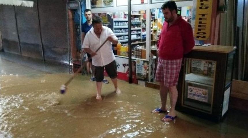 Rize&rsquo;de Bir&ccedil;ok Ev Ve İş Yerini Su Bastı