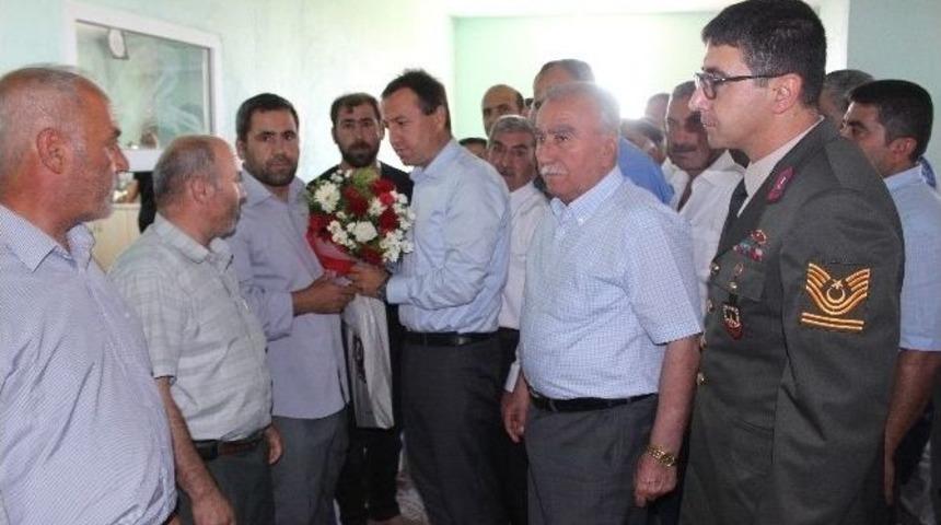 Samsat Kaymakamı Atak Şehit Aileleri İle Bayramlaştı