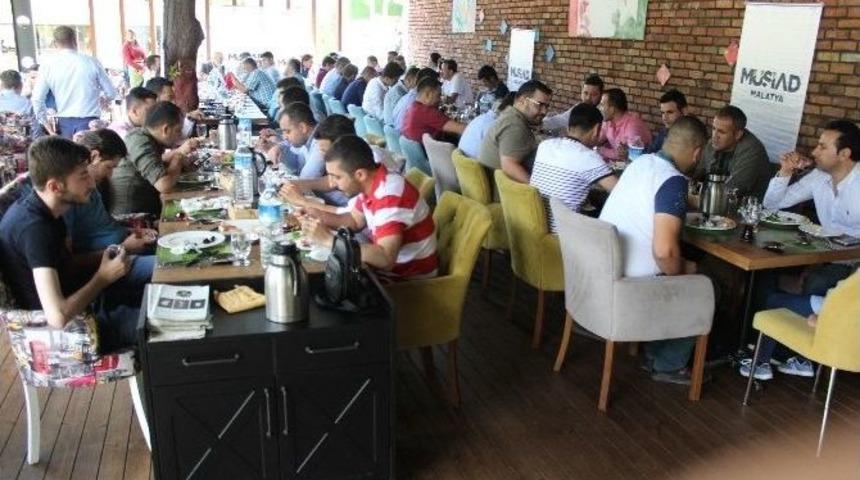 M&uuml;siad &Uuml;yeleri Bayramlaştı