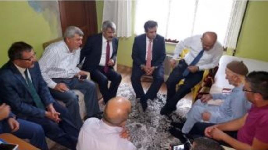 Bakan Işık, Başkan Karaosmanoğlu&rsquo;nun Babasını Ziyaret Etti