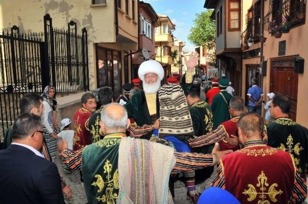 Akşehir G&ouml;l&uuml;nde Su Seviyesi Azaldı, Nasreddin Hoca Mayayı &Ccedil;aya &Ccedil;aldı