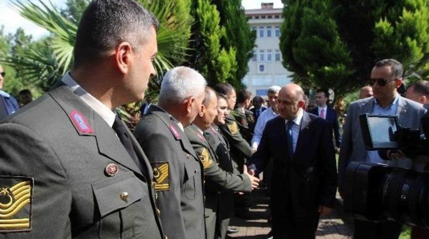 Kocaeli Protokol&uuml; Asker Ve Polislerle Bayramlaştı