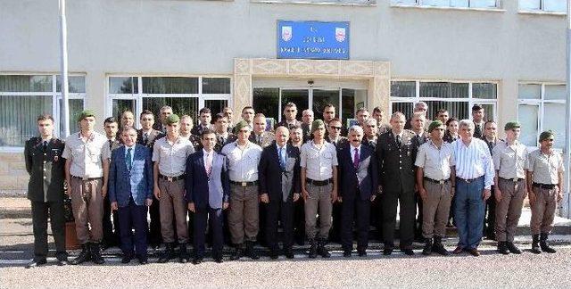 Kocaeli Protokolü Asker Ve Polislerle Bayramlaştı