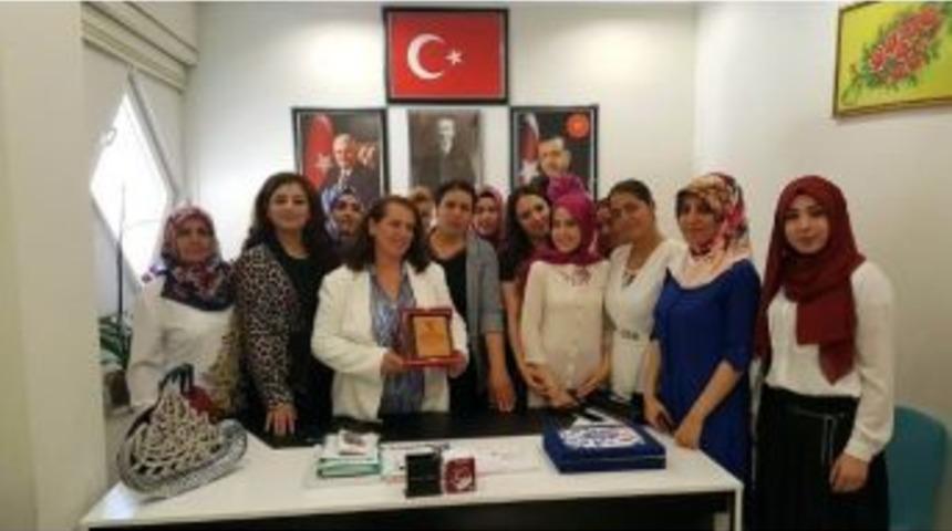 Toprak&rsquo;tan, &Ouml;ztin&rsquo;e Plaket