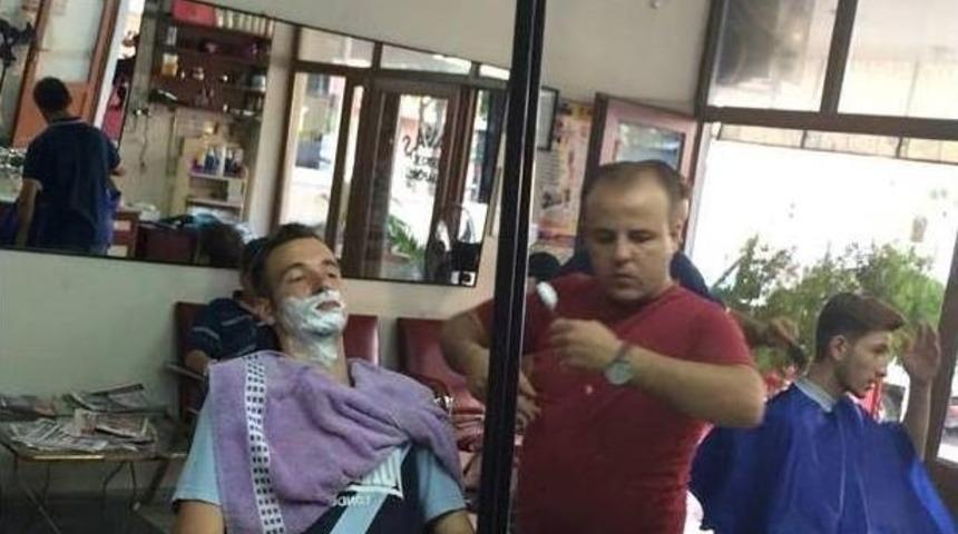 Macar Gen&ccedil; İlk Kez &Ouml;demiş&rsquo;te Sakal Tıraşı Oldu