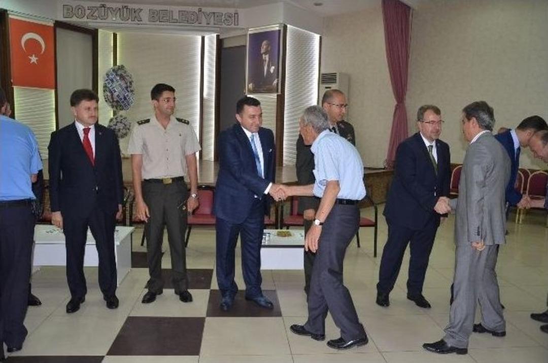 Boz&uuml;y&uuml;k&rsquo;te Bayramlaşma