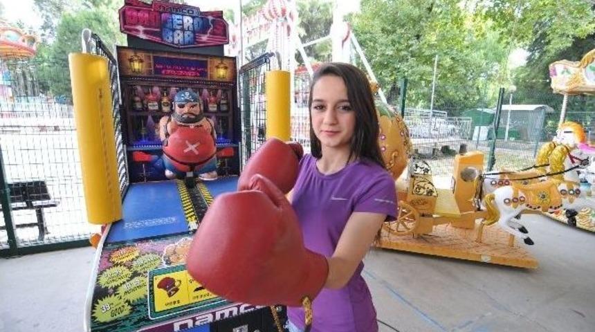 Dilan Doğan Avrupa 3.&rsquo;s&uuml; Oldu