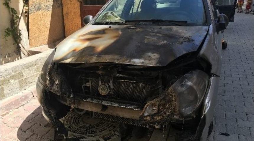 Esenyurt&rsquo;ta Park Halindeki 4 Ara&ccedil; Kundaklandı